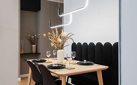 Kairos Apartments - New York Premium- darmowy parking, ścisłe centrum, Spodek